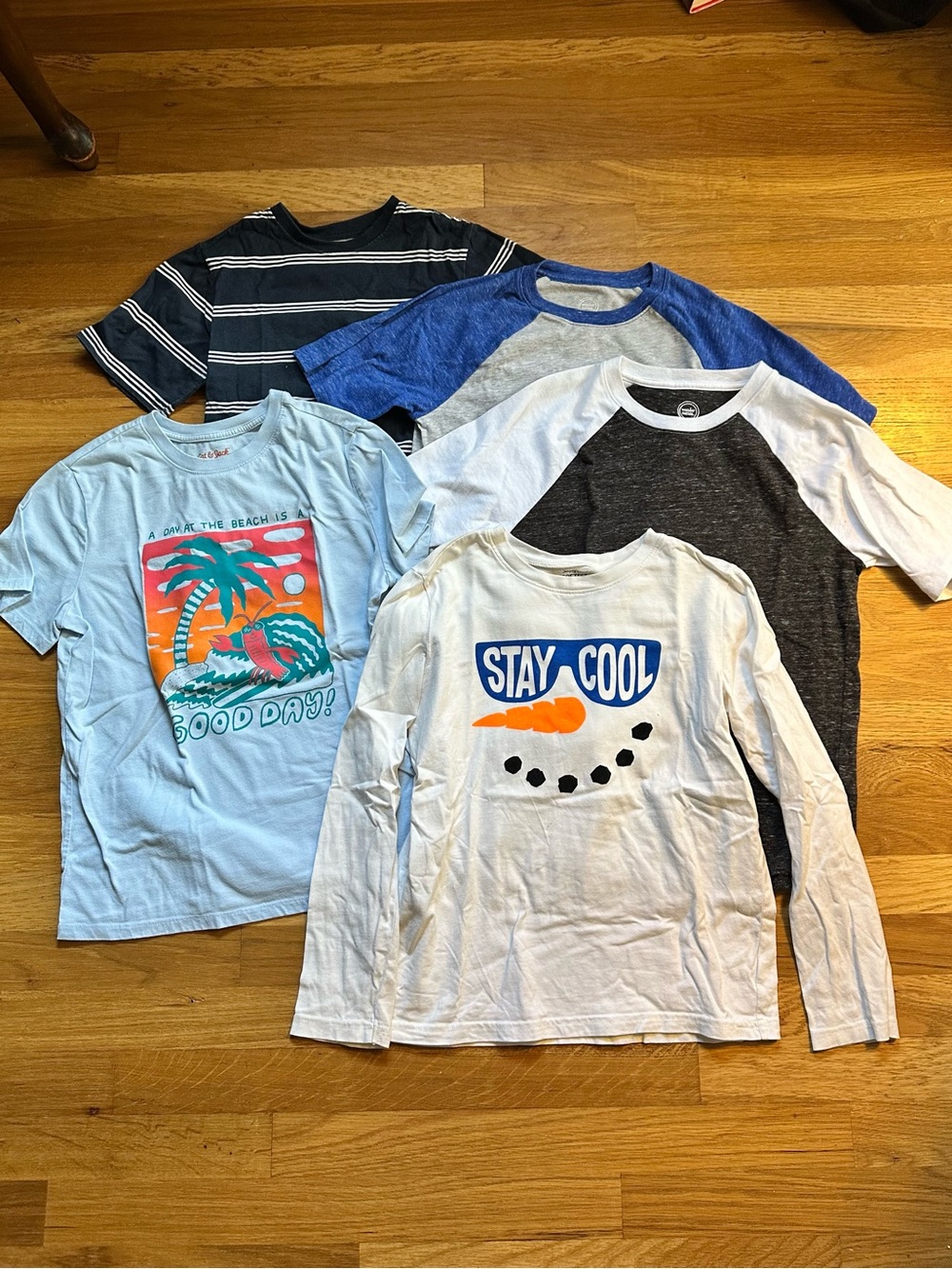 Lot/bundle-5 shirts-Size 10 and 10/12 Boy’s solid and graphic T-Shirts Bundle